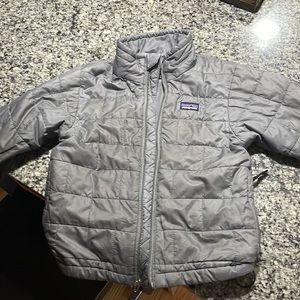 Boys Xs 5-6 Nano Puff no tears or rips. Zipper works great